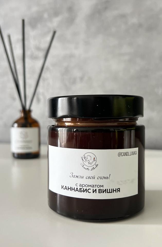 Ароматическая свеча "Каннабис и вишня" | Магазин ароматических свечей Aromake.ru